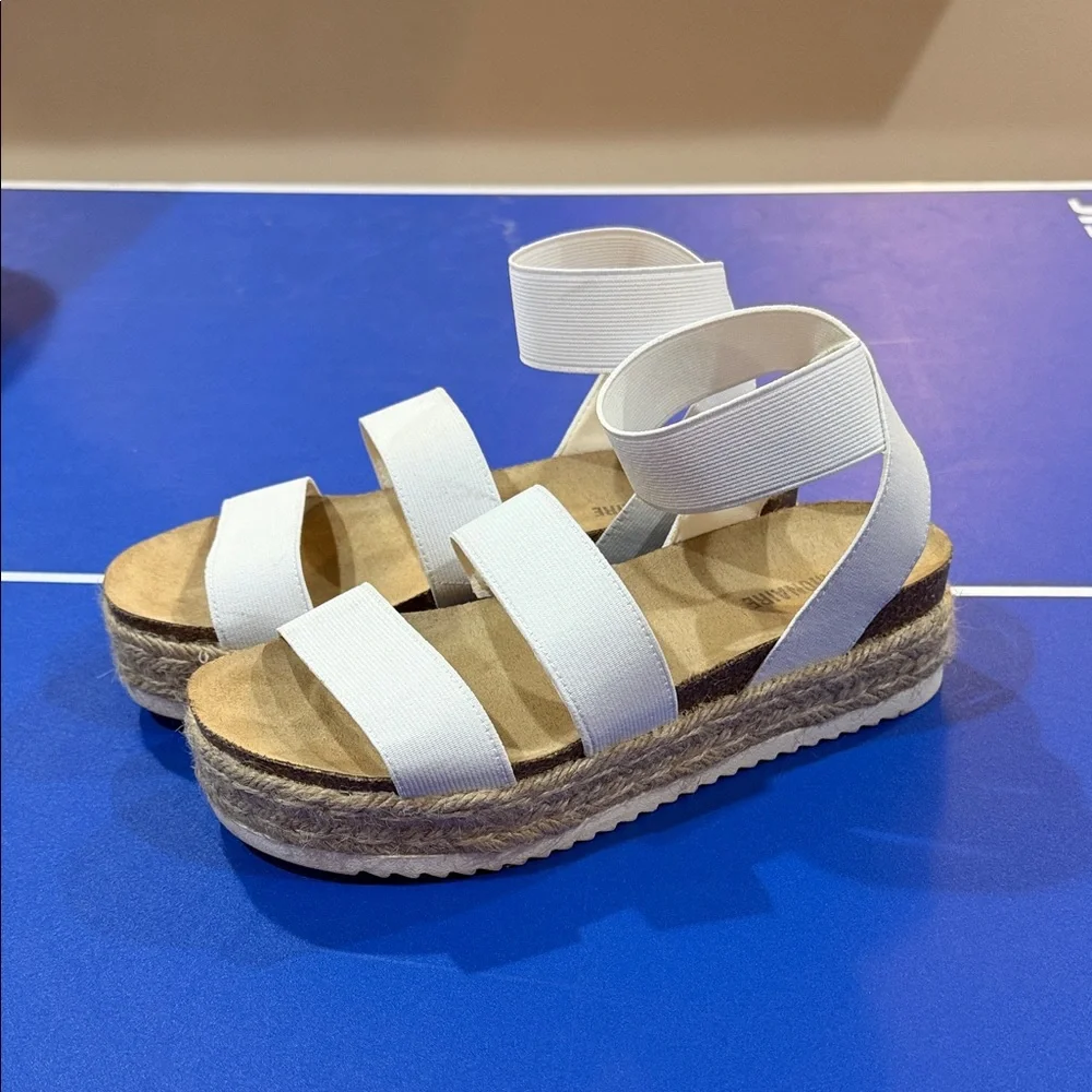CUSHIONAIRE Mandy Strappy Espadrille Platform Sandals